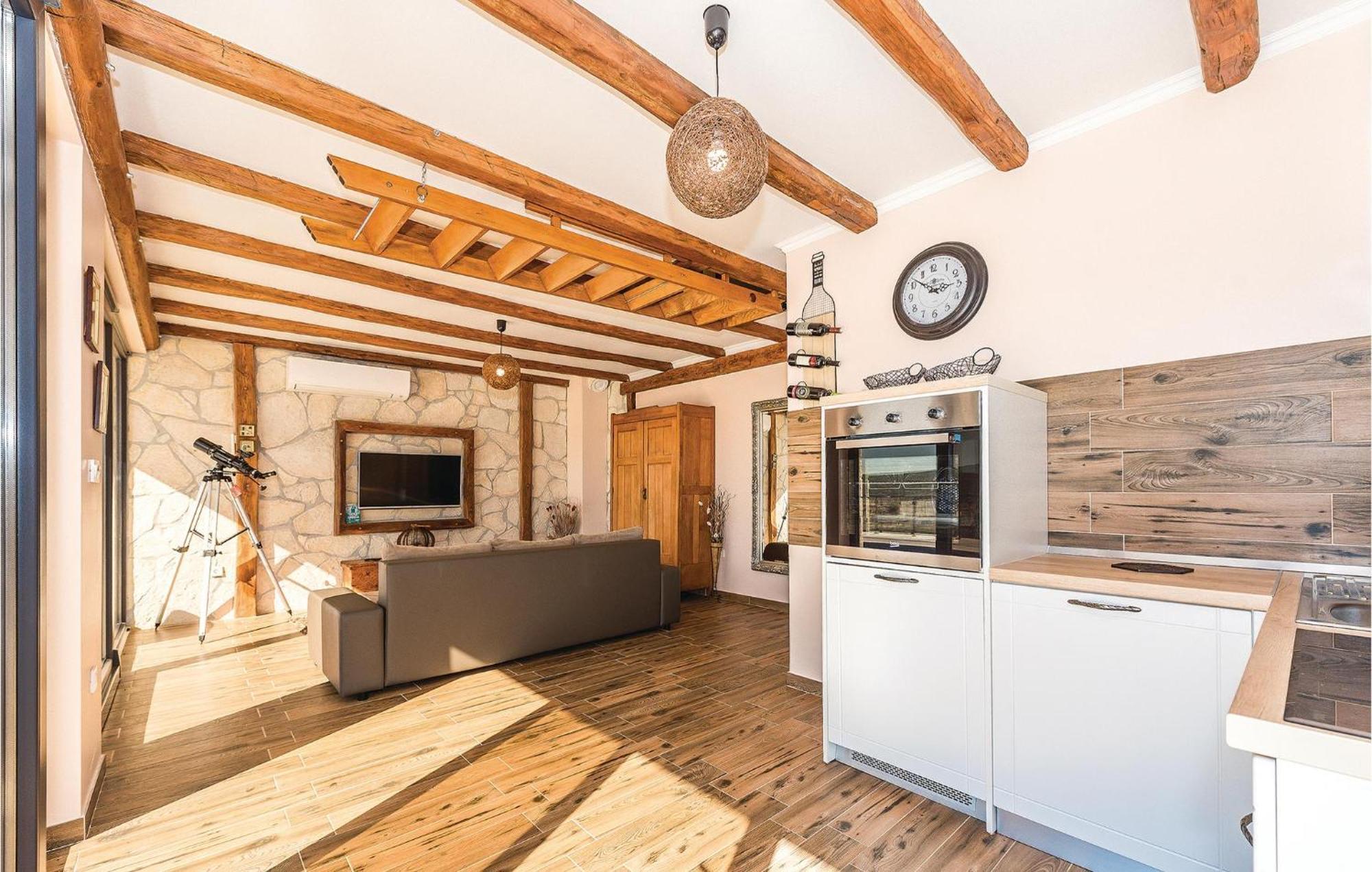 Gorgeous Home In Kijevo With Kitchen Eksteriør bilde