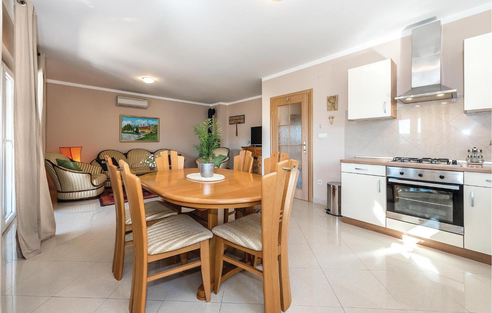 Gorgeous Home In Kijevo With Kitchen Eksteriør bilde