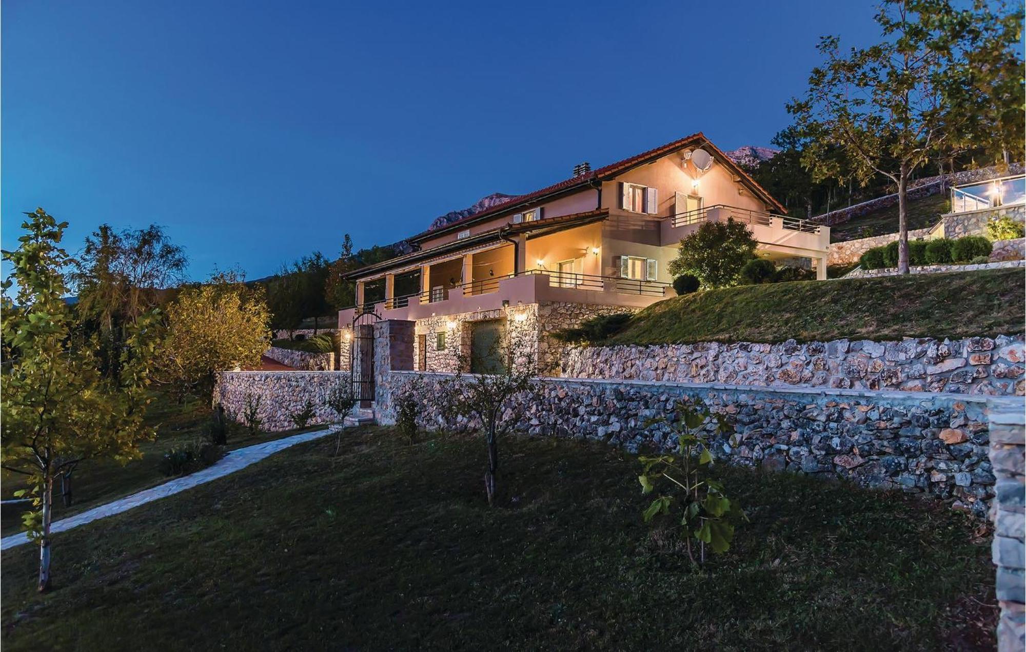 Gorgeous Home In Kijevo With Kitchen Eksteriør bilde