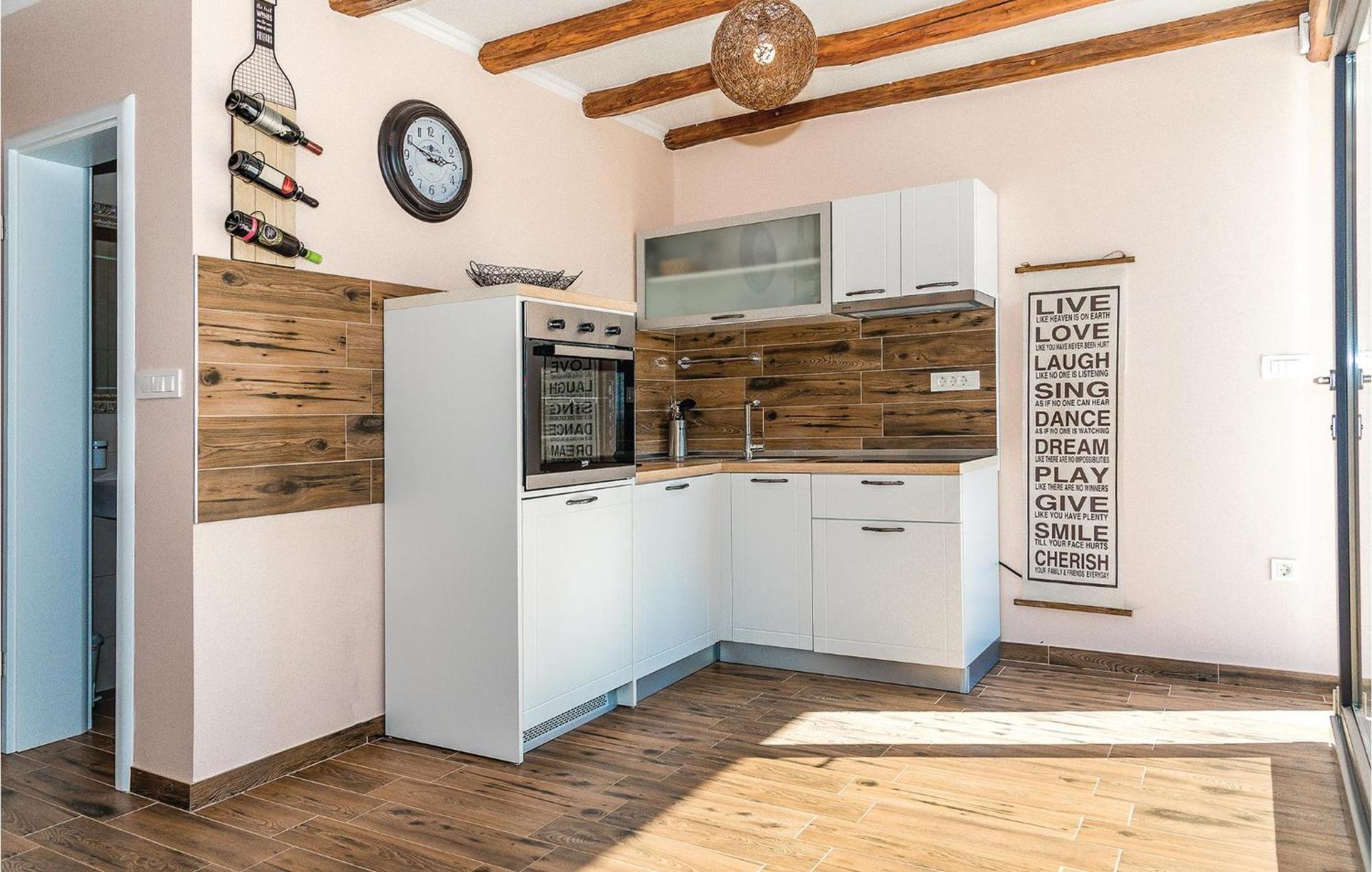 Gorgeous Home In Kijevo With Kitchen Eksteriør bilde