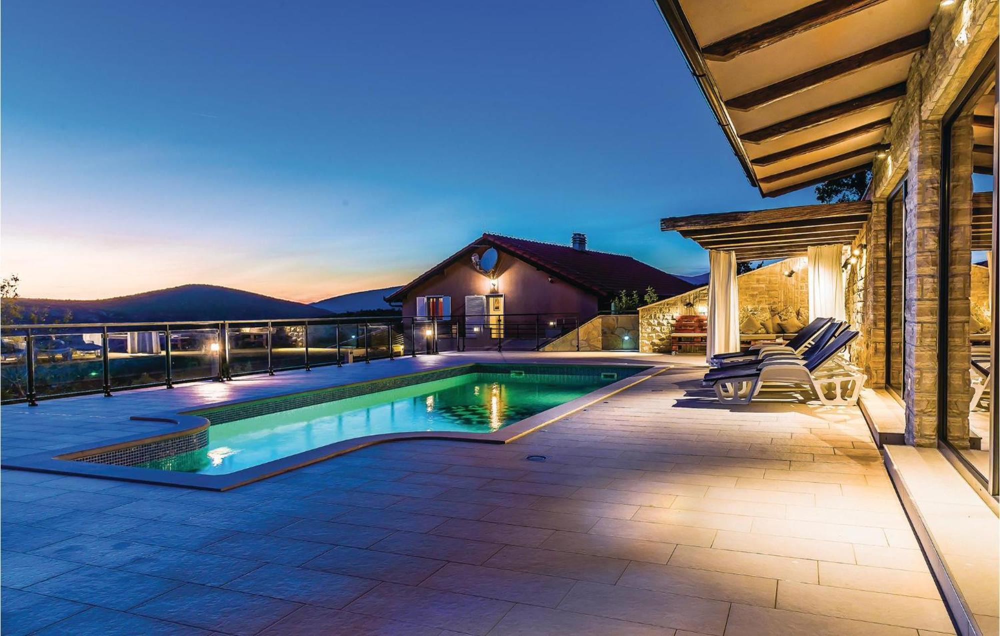 Gorgeous Home In Kijevo With Kitchen Eksteriør bilde